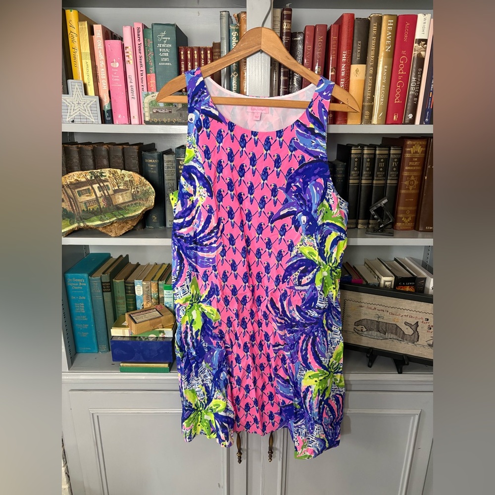 EUC Lilly Pulitzer Shift Dress Size Large 100% Silk Parrots Pink Sunset Print